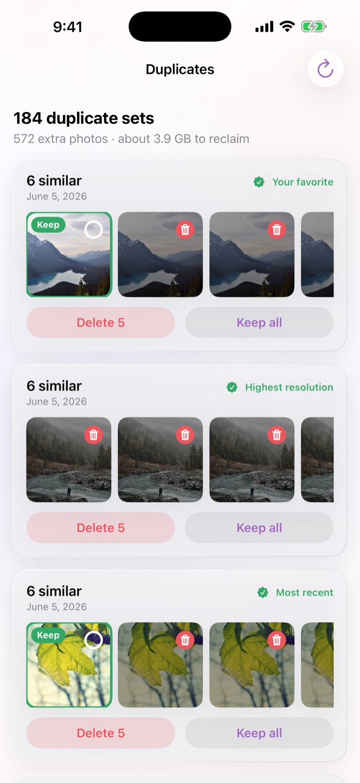 PhotoToGo duplicate finder grouping near-identical photos with the best one recommended.